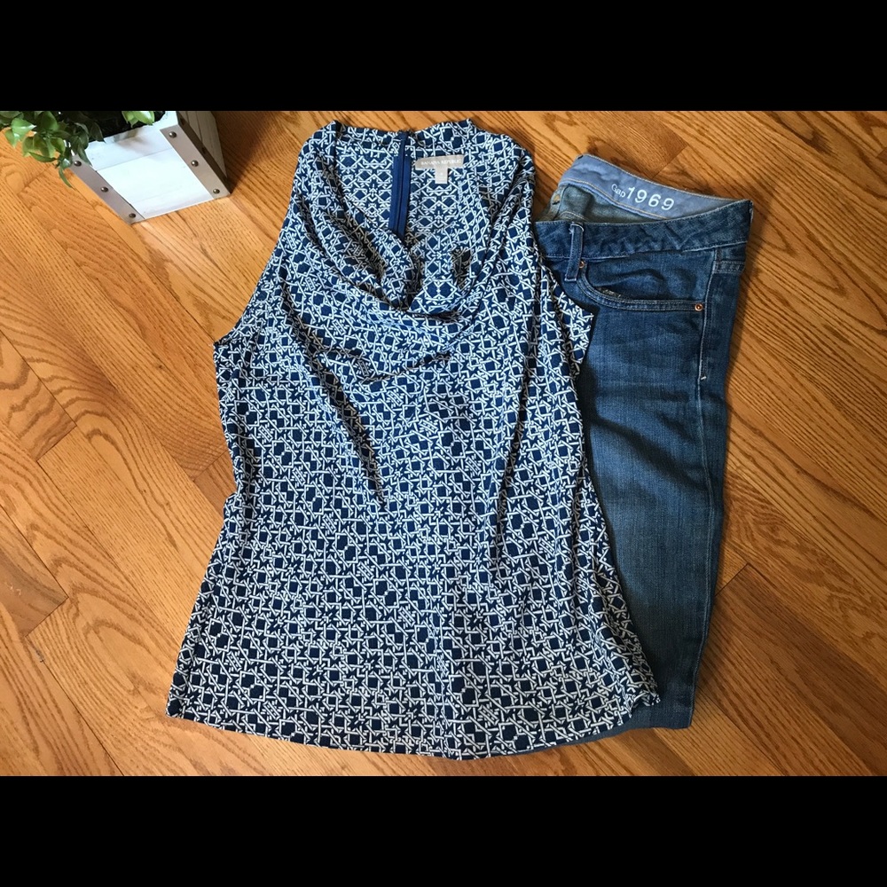 Scoop neck blouse. Banana Republic. Like new! 💙